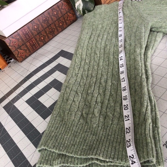 LL Bean Women's 80% Lambs Wool Cable Sweater Crewneck Green  Knit Sweater - Picture 10 of 11